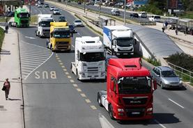  Prijevoznici iz Srbije tvrde: Hrvati imaju neki problem s vozačima iz BiH, masovno vraćaju kamione